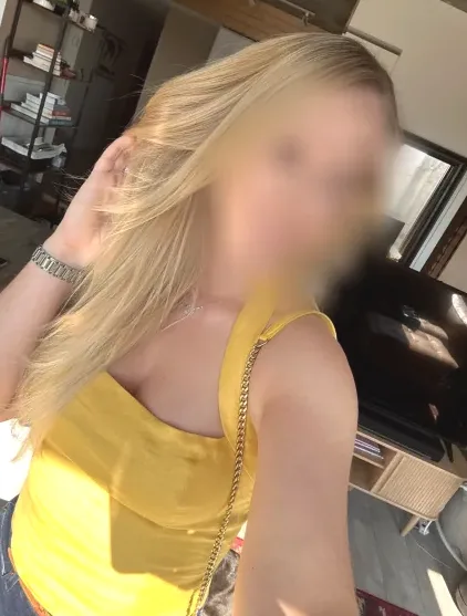 Amina, 37