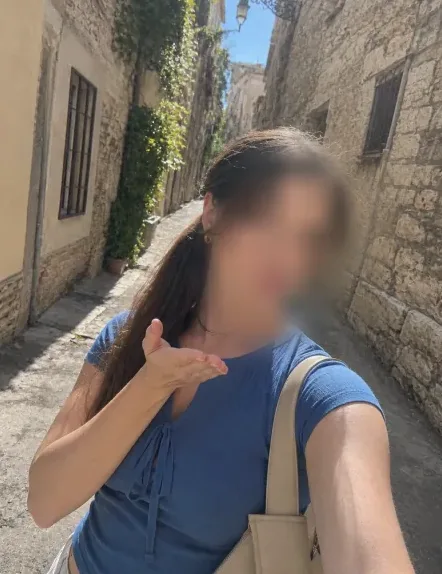Anna, 26