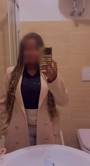 Caroline, 27
