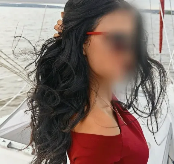 Caroline, 35