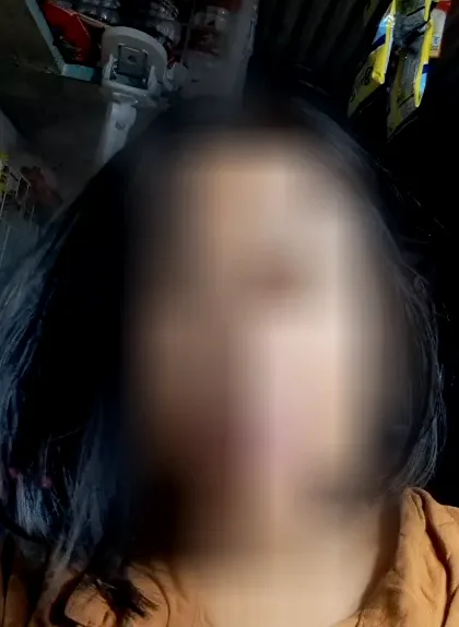 Ella, 32