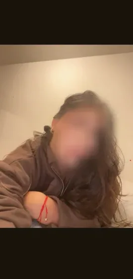 Laura, 24