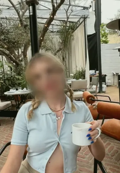 Marianne, 27