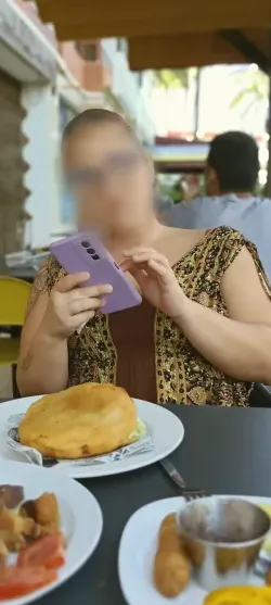 Olivia, 39